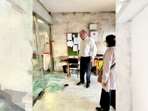 Αυτοψία Σπύρου Πρωτοψάλτη στο σημείο της έκρηξης στο παράρτημα του ΥΠΑΑΤ