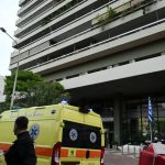 Συγκλονίζουν οι μαρτυρίες για τις τελευταίες κινήσεις του 44χρονου πριν πέσει στο κενό από τον πύργο «Απόλλων» – «Ξαφνικά σκαρφάλωσε στο παράθυρο»