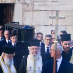 Στην Μητρόπολη Αθηνών η σορός του Διονύση Σαββόπουλου για την εξόδιο ακολουθία