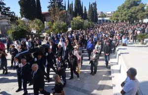 Με τραγούδια το ύστατο χαίρε στην κηδεία του Διονύση Σαββόπουλου