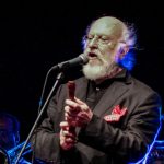 ΕΚΚΟΜΕΔ: Το «αντίο» στον Διονύση Σαββόπουλο