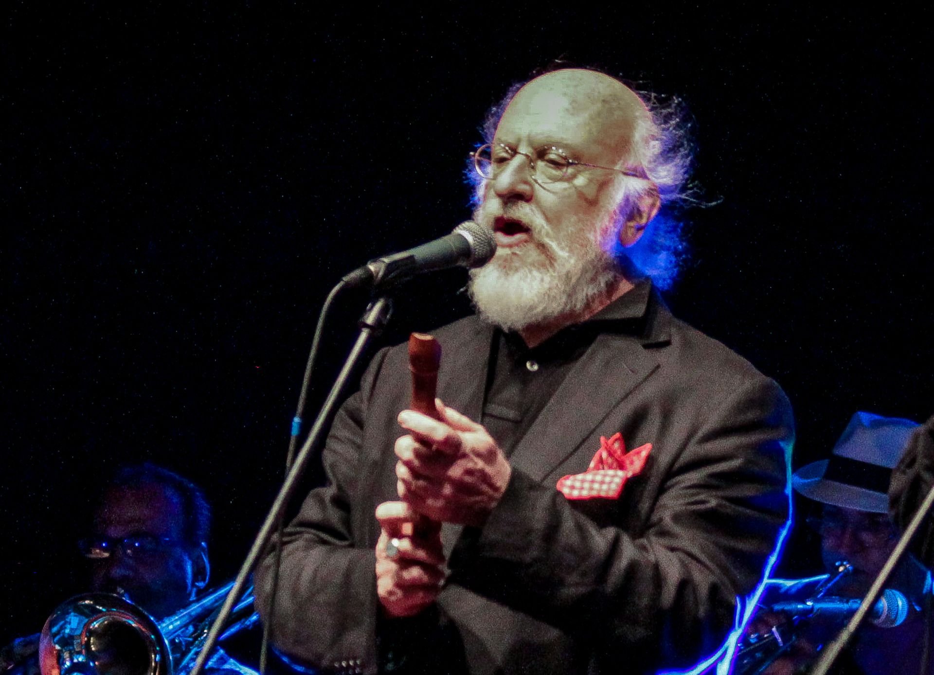 ΕΚΚΟΜΕΔ: Το «αντίο» στον Διονύση Σαββόπουλο