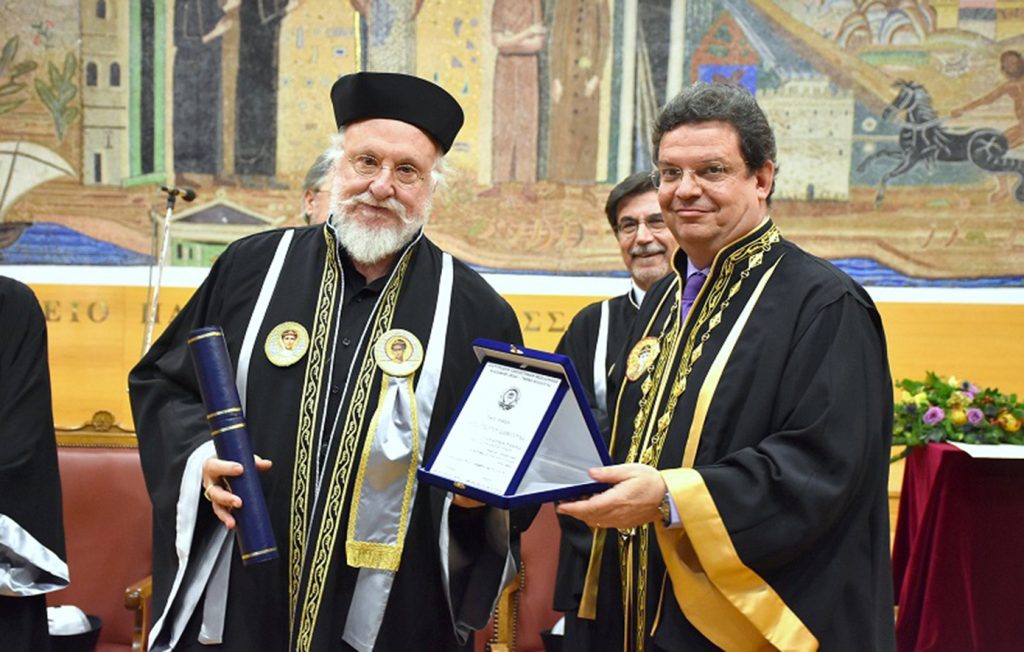 Όταν το ΑΠΘ τιμούσε τον Διονύση Σαββόπουλο – Η γεμάτη εικόνες, υπαινιγμούς και ήπιες εξομολογήσεις, ομιλία του