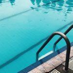 Αγοράκι 5 ετών πνίγηκε σε πισίνα ξενοδοχείου στη Σαντορίνη: Πώς έγινε η τραγωδία, ελεύθεροι οι τρεις συλληφθέντες