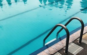 Αγοράκι 5 ετών πνίγηκε σε πισίνα ξενοδοχείου στη Σαντορίνη: Πώς έγινε η τραγωδία, ελεύθεροι οι τρεις συλληφθέντες