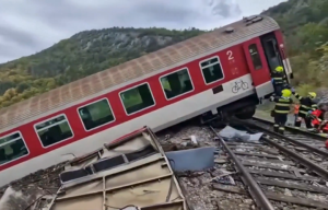 Τουλάχιστον 66 οι τραυματίες από τη σύγκρουση τρένων στην Σλοβακία