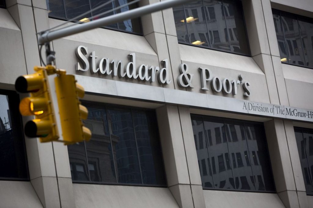 S&P: Επιβεβαίωσε το αξιόχρεο της Ελλάδας ΒΒΒ με σταθερές προοπτικές