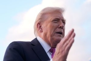 Ο Τραμπ καλεί τη Ρωσία και την Ουκρανία να σταματήσουν αμέσως τον πόλεμο – «Πρέπει να σταματήσουν εκεί όπου βρίσκονται»