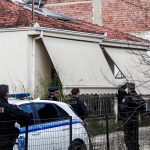 Μητροκτονία στα Τρίκαλα: Ενώπιον ανακριτή και εισαγγελέα ο 18χρονος που ομολόγησε ότι σκότωσε τη μητέρα του