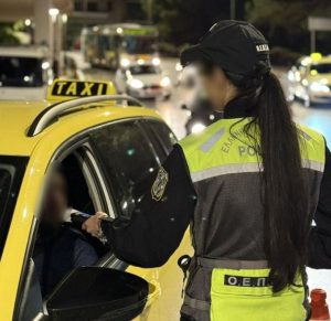 Δύο συλλήψεις για ομάδες με 200.000 μέλη που ενημέρωναν για μπλόκα της Τροχαίας