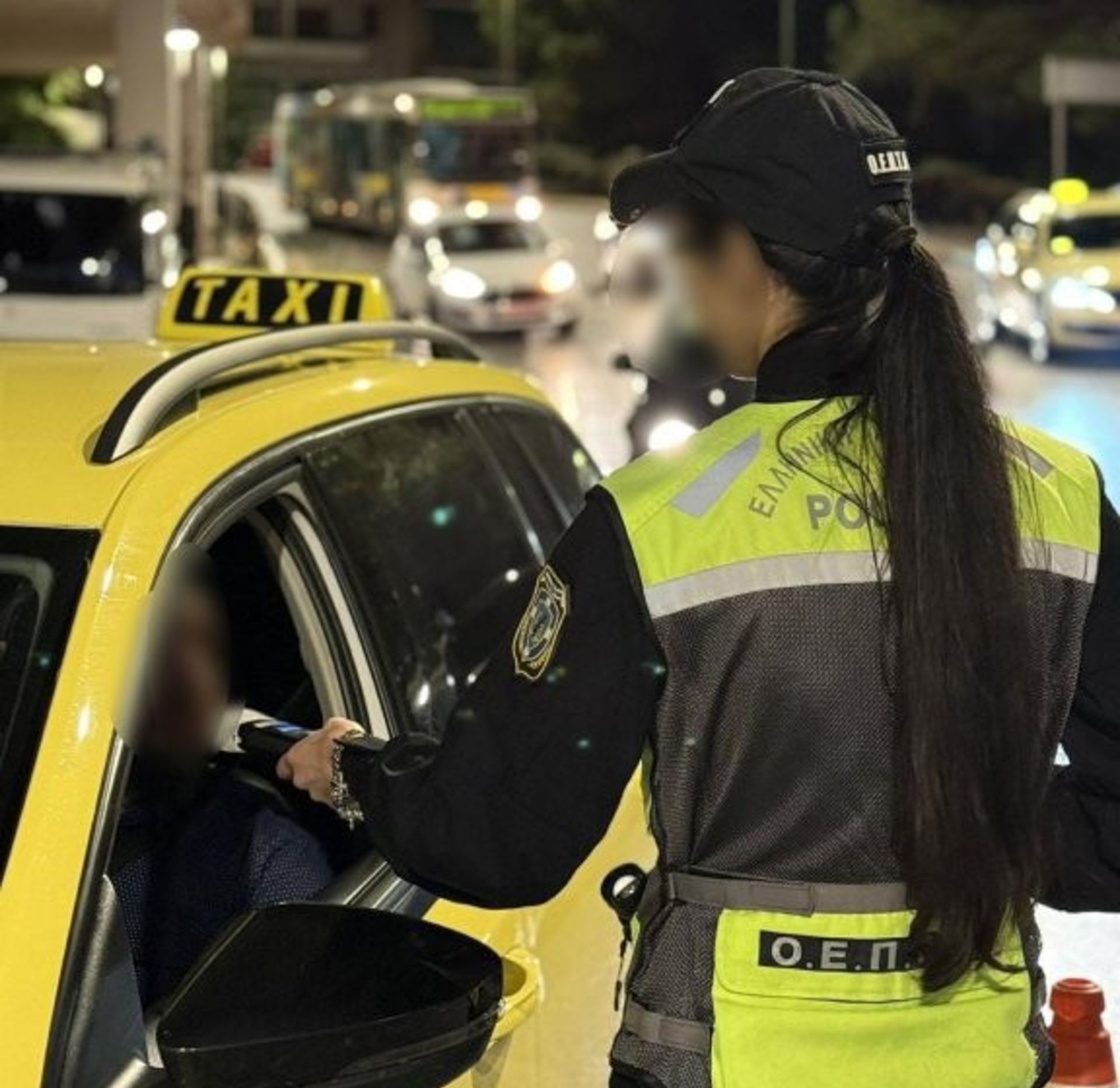 Δύο συλλήψεις για ομάδες με 200.000 μέλη που ενημέρωναν για μπλόκα της Τροχαίας