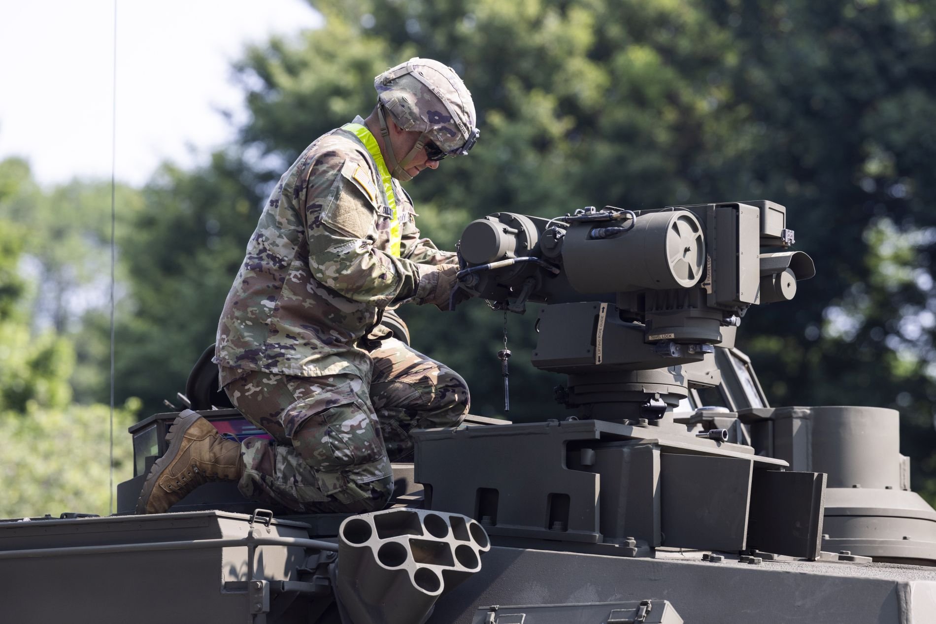 Μυστηριώδης σύμμαχος του Τραμπ δωρίζει 130 εκατομμύρια δολάρια για τους μισθούς των στρατιωτών!