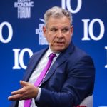 Σε τροχιά σταθερότητας η ελληνική οικονομία λέει ο Βέττας