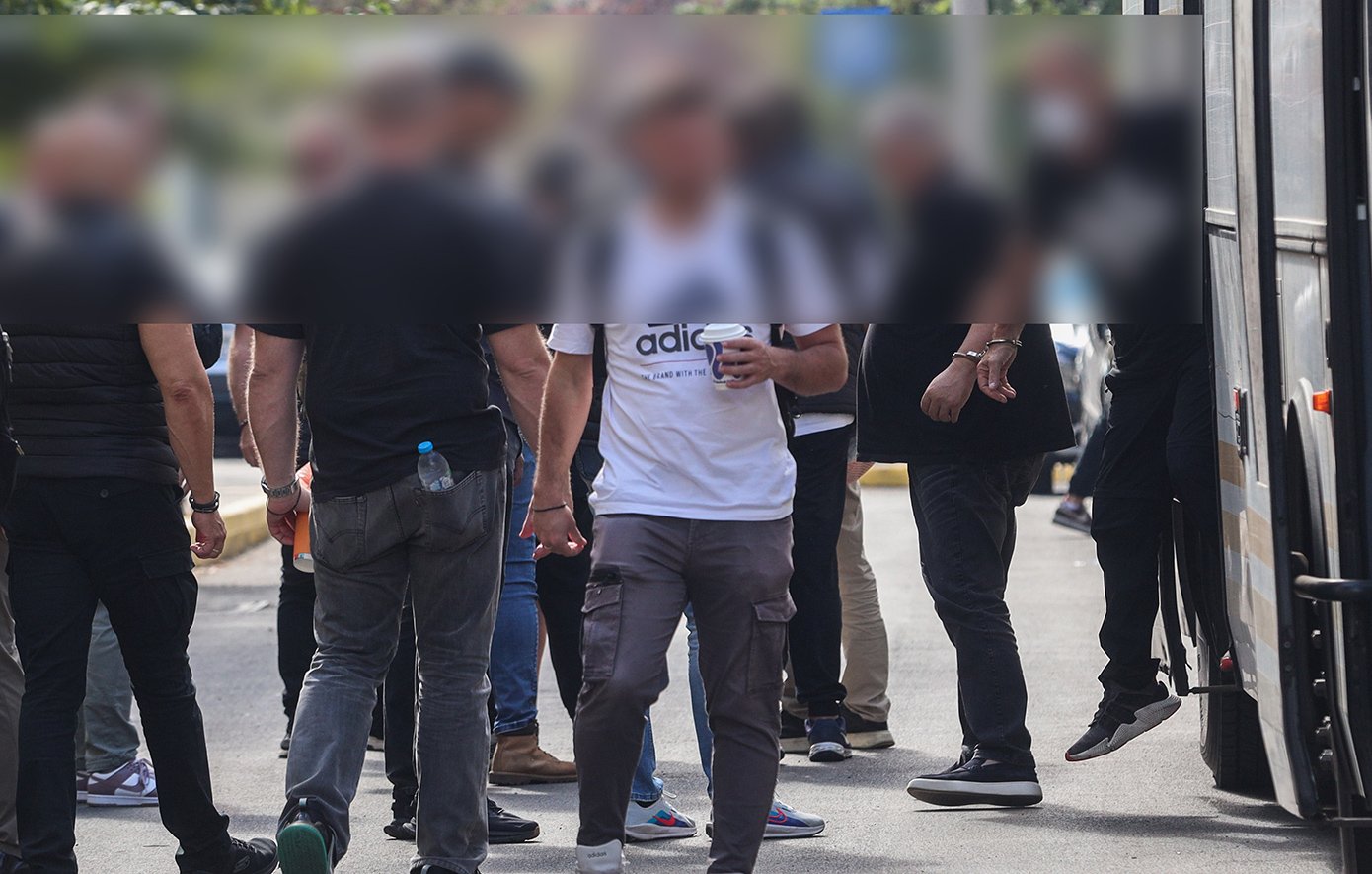 Οι αποκαλυπτικοί διάλογοι των μελών του κυκλώματος με τις επιστροφές ΦΠΑ: «Κάνε μου μία ανάληψη 13.800 ευρώ» – «Πες μου ποιο ΑΦΜ θες και θα στο φέρω»