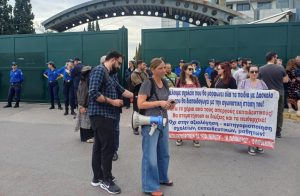 ΥΠΑΙΘΑ: Νέα διαμαρτυρία για τις συγχωνεύσεις τάξεων - Ηχηρό «όχι» από γονείς και εκπαιδευτικούς