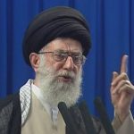 Αλί Χαμενεΐ προς Τραμπ για τα περί ολικής καταστροφής της ιρανικής πυρηνικής βιομηχανίας: «Κάνε όνειρα!»