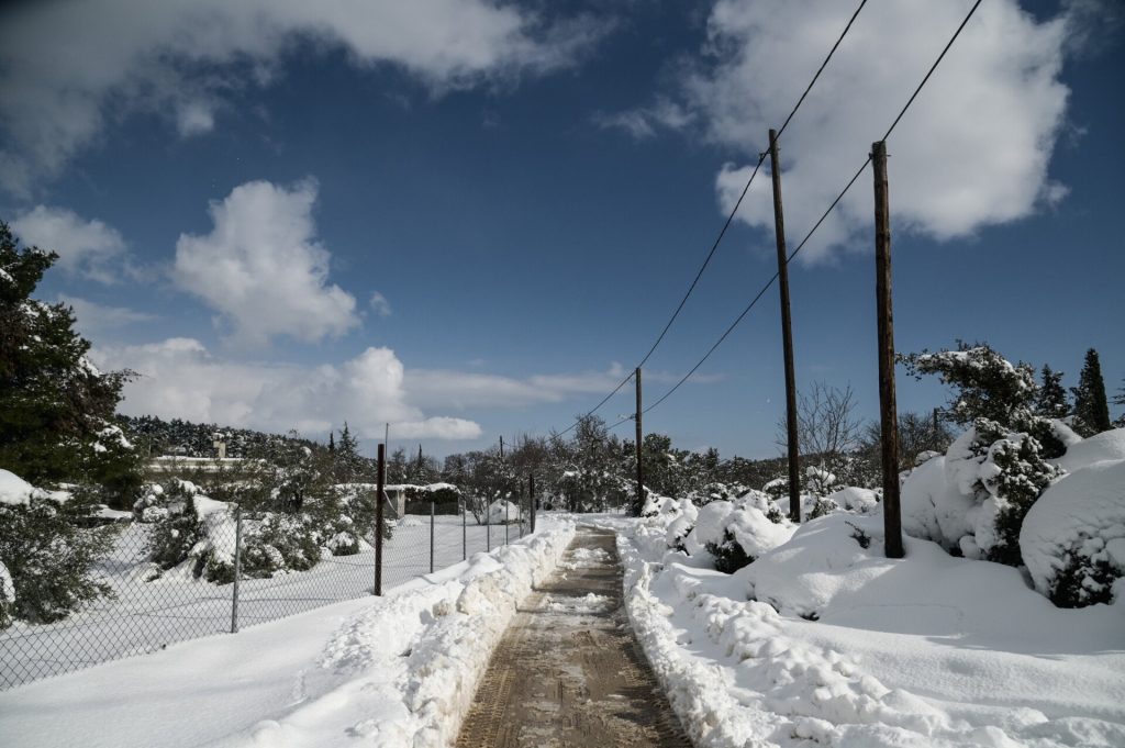 Έπεσαν τα πρώτα χιόνια στο Χιονοδρομικά στα Καλάβρυτα