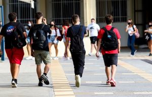 Ανησυχητικά τα στοιχεία για την κατανάλωση αλκοόλ, χρήση καπνού και τζόγο για τους 16χρονους στην Ελλάδα