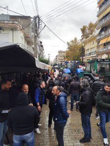 Για μάχη εντυπώσεων με τις επιδοτήσεις κατηγορούν οι αγρότες την κυβέρνηση, στα Γιαννιτσά βγήκαν τα τρακτέρ