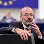 Kεντροδεξιά με ακροδεξιά πτέρυγα Ευρωβουλής κατά πράσινων κανόνων