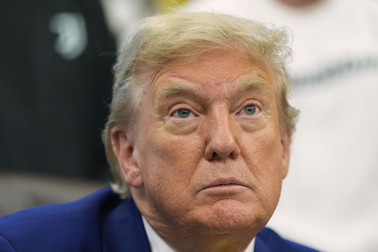 Τραμπ: Η Ρωσία και η Κίνα κάνουν δοκιμές πυρηνικών όπλων «αλλά δεν μιλάνε γι’ αυτό»