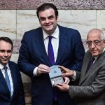 Προϋπολογισμός 2026: Ισχυρή ανάπτυξη, «εκτίναξη» των επενδύσεων και αποκλιμάκωση του πληθωρισμού – Όλο το πακέτο παρεμβάσεων