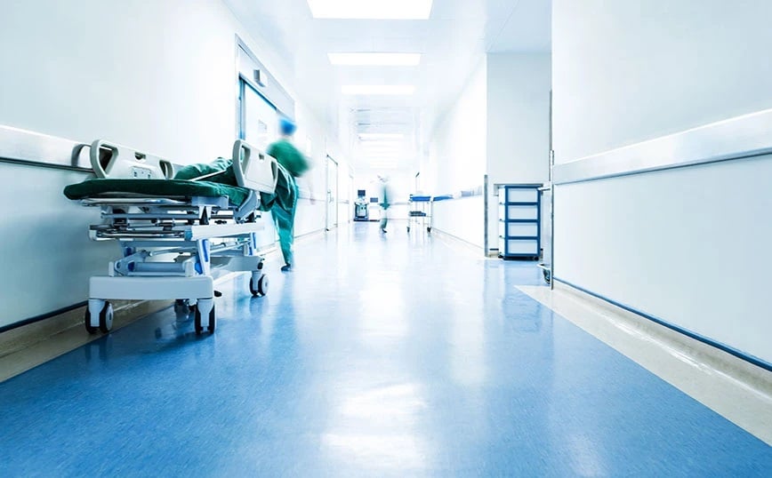 Πέθανε ο 22χρονος που κατάπιε αμάσητο ένα μπέργκερ