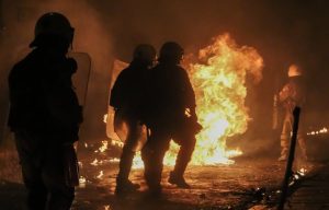 Δύο συλλήψεις για την επίθεση με βόμβες μολότοφ σε αστυνομικούς στα Εξάρχεια