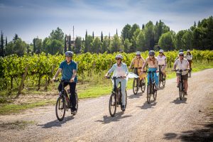 Ο οινοτουρισμός θα εκτιναχθεί στα 332 δισεκατ. δολάρια έως το 2034 με αύξηση των πωλήσεων οίνου - Winetrails