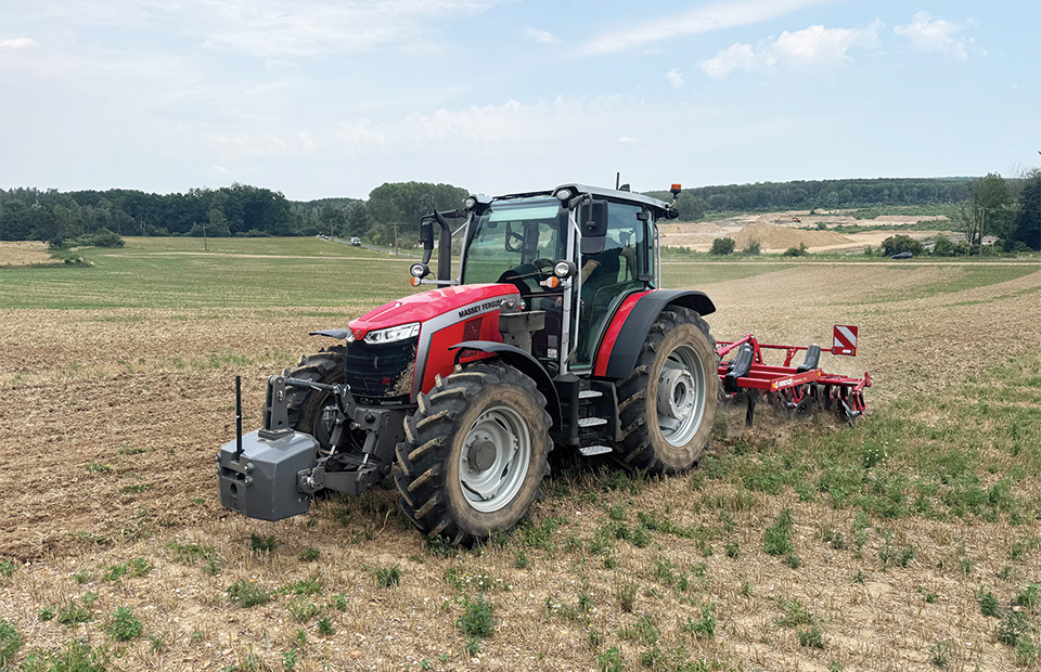 Ωριμάζει με νέα όψη η best seller σειρά τρακτέρ Massey Ferguson 5M - Profi