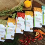 Ένας Αθηναίος ποντάρει στα τοπικά βότανα της Αμοργού υιοθετώντας μεθόδους φυσικής καλλιέργειας