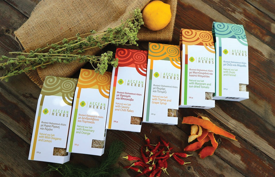 Ένας Αθηναίος ποντάρει στα τοπικά βότανα της Αμοργού υιοθετώντας μεθόδους φυσικής καλλιέργειας