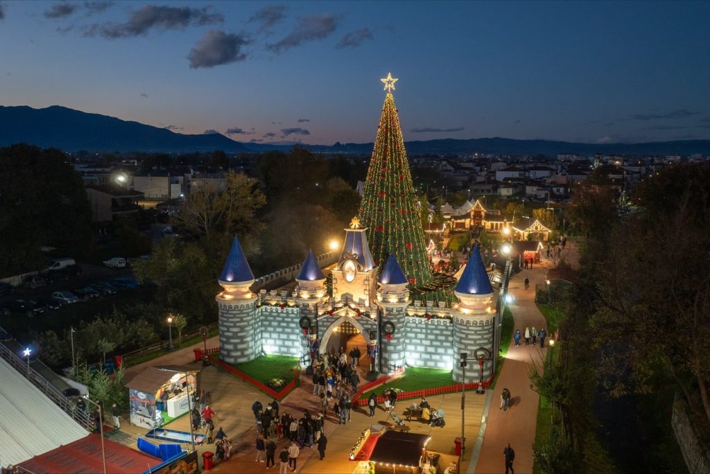 Ο Πίτερ Παν πετάει πάνω από τα Τρίκαλα