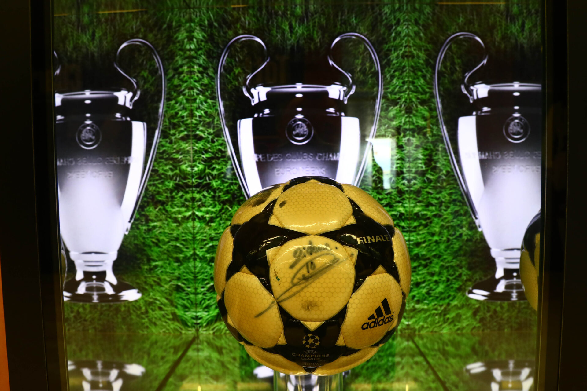 «Μας κλέψατε την ιδέα του νέου Champions League»