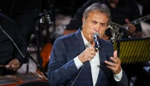 Διεθνής αναγνώριση για τον Γιώργο Νταλάρα - Βραβεύτηκε στην Αργεντινή ως «διακεκριμένος πολίτης»