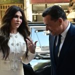 Υπουργείο Υγείας: Η Γκίλφοϊλ στο πλευρό του Άδωνι σε ρόλο... συμπαρουσιάστριας