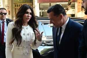 Υπουργείο Υγείας: Η Γκίλφοϊλ στο πλευρό του Άδωνι σε ρόλο... συμπαρουσιάστριας