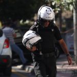 Απίστευτο: Διώκουν αστυνομικό επειδή μίλησε – Είχε σώσει γυναίκα από βίαιο σύζυγο