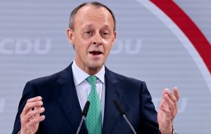 Μερτς: Ο Όρμπαν πηγαίνει στην Μόσχα χωρίς εντολή της Ευρωπαϊκής Ένωσης