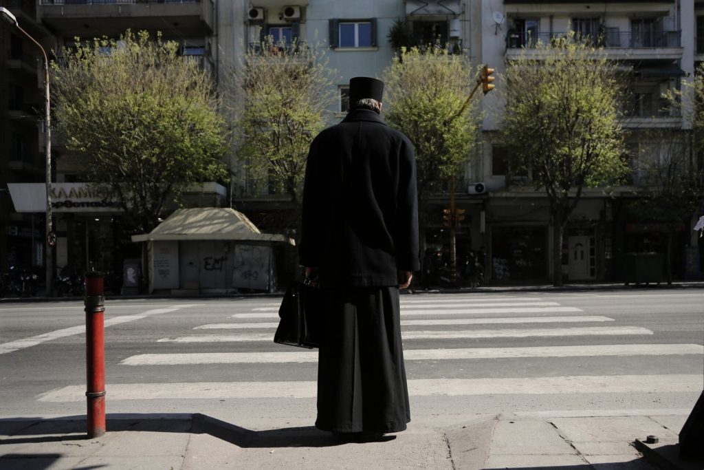 Θεσσαλονίκη: Καταγγελίες–φωτιά για ιερέα που φέρεται να παρενόχλησε ανήλικα αγόρια