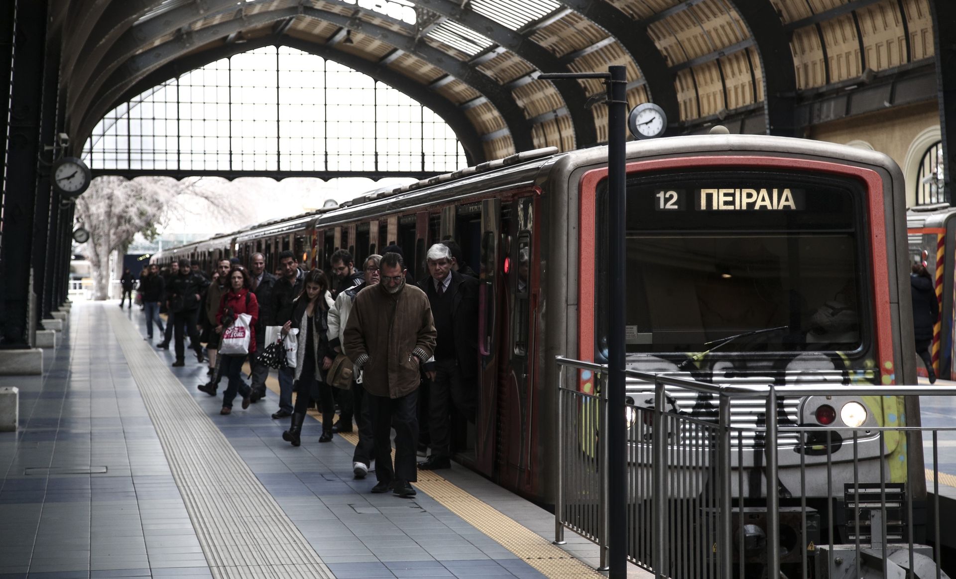 Στάση εργασίας σε μετρό, ηλεκτρικό, τραμ 10-2 - Τα τελευταία δρομολόγια
