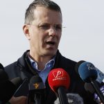 Ρουμανία: Παραιτήθηκε ο υπουργός Άμυνας για ψευδή στοιχεία στο βιογραφικό του