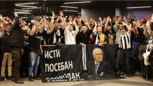 Υποδοχή στον Ομπράντοβιτς από οπαδούς της Παρτιζάν στο αεροδρόμιο