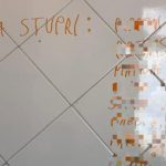 Σοκ στο Λύκειο Τζούλιο Τσέζαρε: «Λίστα βιασμού» στους τοίχους – Οργή και αντιδράσεις στη Ρώμη