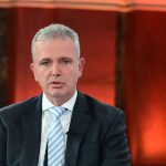 Σπρώχνουν στην έξοδο τον Σκλήκα των ΕΛΤΑ