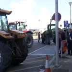 «Μπλόκο» στον Μητσοτάκη επιφύλαξαν στο αεροδρόμιο Αλεξανδρούπολης αγρότες