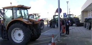 «Μπλόκο» στον Μητσοτάκη επιφύλαξαν στο αεροδρόμιο Αλεξανδρούπολης αγρότες