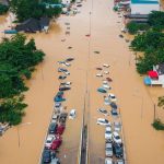 Φονικές πλημμύρες στην Ταϊλάνδη με 33 νεκρούς – Μεταφορά ασθενών σε κρίσιμη κατάσταση από νοσοκομείο