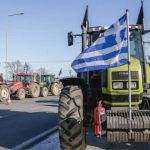 Συλλαλητήριο αγροτών έξω από το υπουργείο στη Μακεδονία