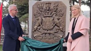 Μνημείο για την οικογένεια Σίνα στη Μοσχόπολη της Βορείου Ηπείρου